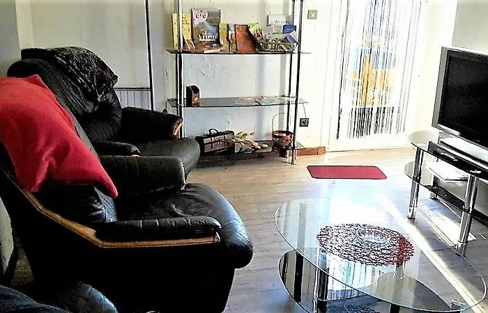 Bibi Nyaraló Villeneuve-dʼAveyron