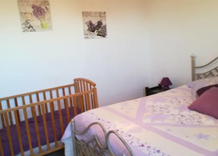 Bibi Nyaraló Villeneuve-dʼAveyron